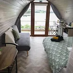 Swan Glamping مكان تخييم